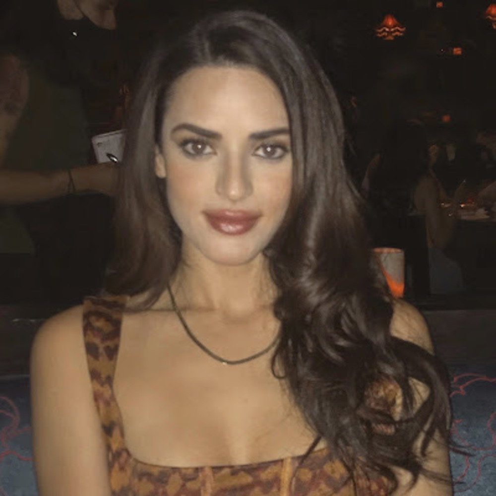 Meet your Posher, Roxana